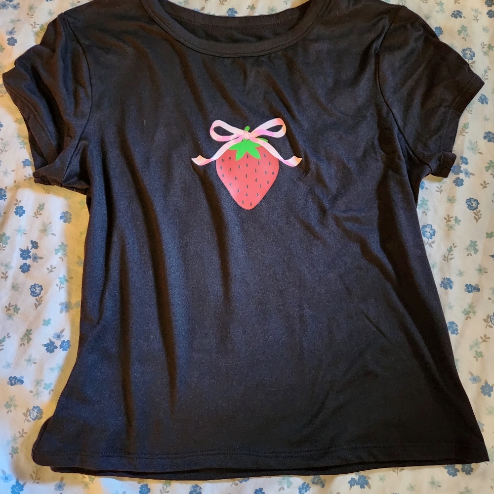 Juniors Harper & Ivy strawberry tee Large NWOT